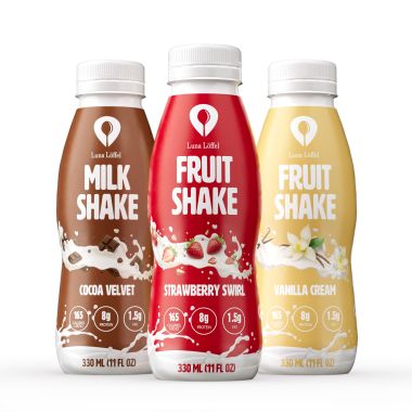 CGI-Gruppenbild von drei Smoothie-Flaschen (Luna Loeffel) mit Darstellung der cremigen Flüssigkeits-Textur.